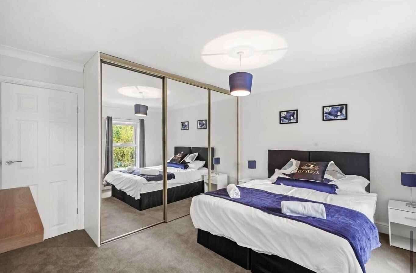 2 chambres, fer et planche à repasser