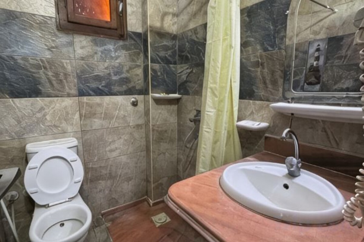 Bathroom | Free toiletries, bidet