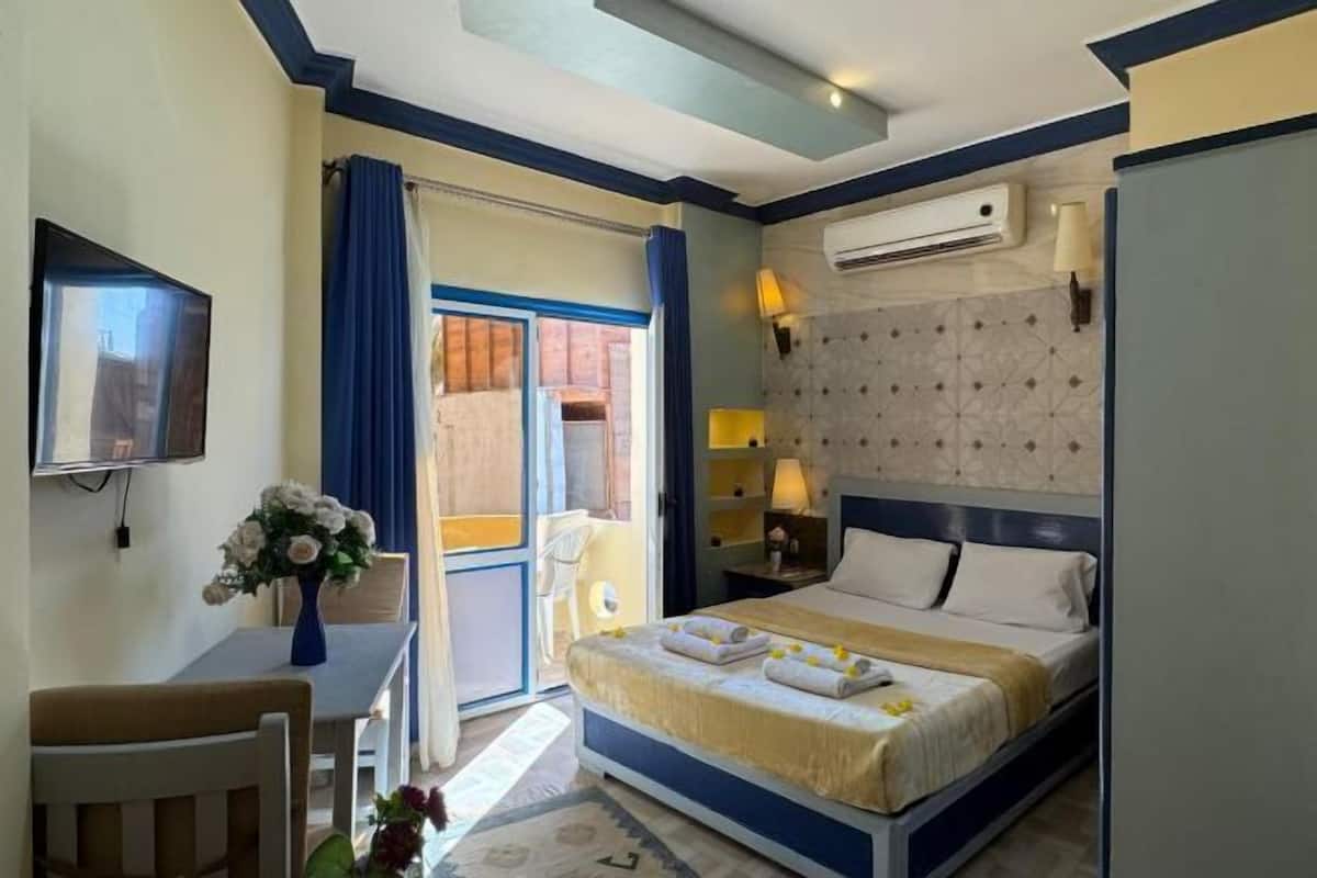 Cribs/infant beds