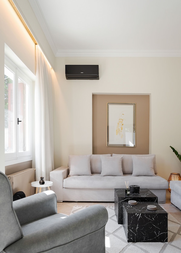 House, Garden View | Living room