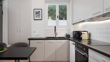 House, Garden View | Private kitchen | Full-size fridge, microwave, oven, stovetop