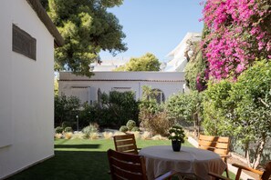 House, Garden View | Garden view