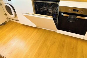 Cots/infant beds - Deluxe 3-bedroom Duplex with stunning Lisbon views (Linda-a-Velha)