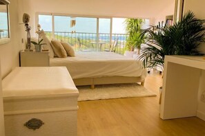 Cribs/infant beds - Deluxe 3-bedroom Duplex with stunning Lisbon views (Linda-a-Velha)