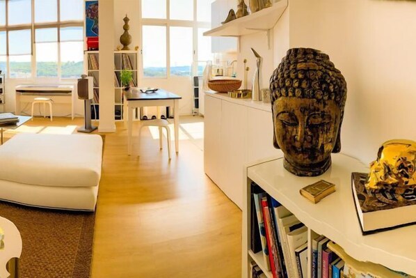 Cribs/infant beds - Deluxe 3-bedroom Duplex with stunning Lisbon views (Linda-a-Velha)