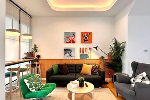Children’s area - Stylish Modern Home 4Bedroom 7Bed 200m BTS PhraKhanong, 10min ThongLo (Bangkok)