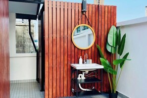 Cribs/infant beds - Stylish Modern Home 4Bedroom 7Bed 200m BTS PhraKhanong, 10min ThongLo (Bangkok)