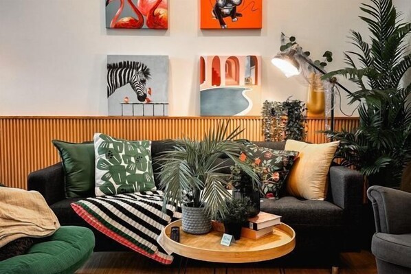 Cribs/infant beds - Stylish Modern Home 4Bedroom 7Bed 200m BTS PhraKhanong, 10min ThongLo (Bangkok)