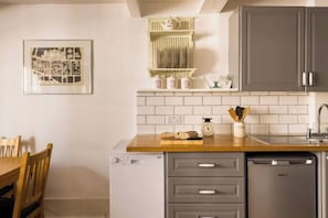 Room - 2 Bed Homely Apartment near British Museum (London)