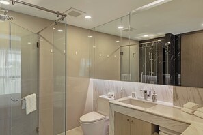 Standard Apartment, Balcony, Pool View | Bathroom