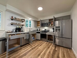 Coffee/tea maker, fridge, microwave, oven