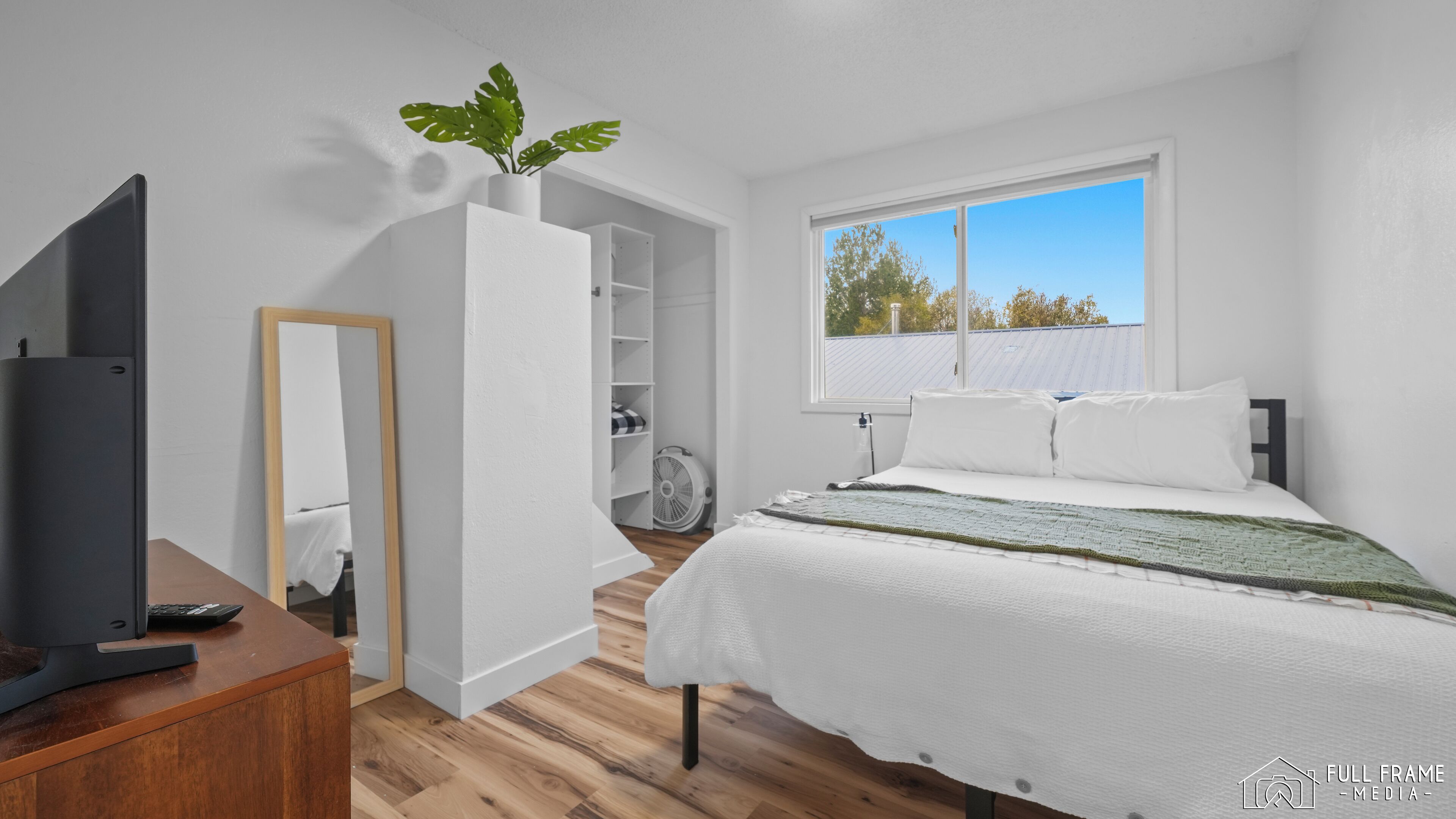 3 bedrooms, desk, iron/ironing board, free WiFi