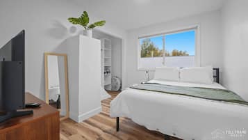 3 bedrooms, desk, iron/ironing board, free WiFi