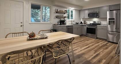 Modern Downtown Palmer 3BR. Clean & Pet Friendly