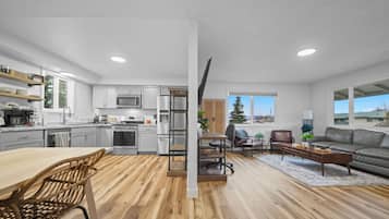 雪櫃、微波爐、焗爐、爐具