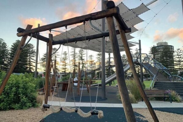 Children's area - Beach & Bay - Modern Family Stay Glenelg North (Glenelg North)