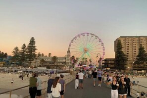 Point of interest - Beach & Bay - Modern Family Stay Glenelg North (Glenelg North)