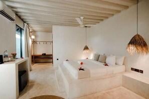 A bedroom with a bed, bedside table, and a hanging light fixture. - Seconda Stella Romantic Hideaway (Kusini)