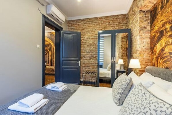 Iron/ironing board - Ganbaru Tours - Flats in Galata (Istanbul)