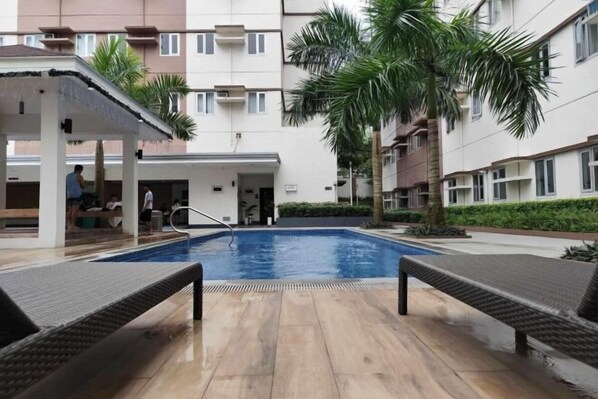 حمام سباحة خارجي