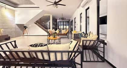 Grand Luxurious Home for Huge Groups-(Sleeps 26)