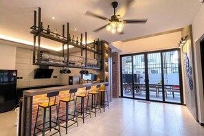Bar (en el alojamiento)