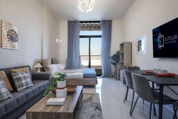 Room - Elite LUX Holiday Homes - Modern Sleek Studio in Arjan, Dubai (Dubai)