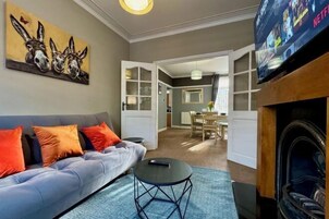 Cribs/infant beds