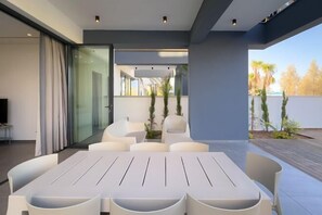 تناول الطعام بالخارج