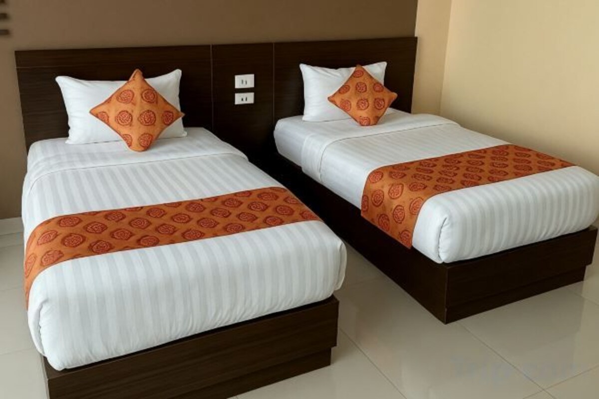 Twin Beds Room