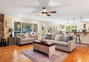 Smart TV, foosball, offices - Dock, Hot Tub & Kayaks on Lake Norman | Lakeside Gem by AvantStay (Denver)