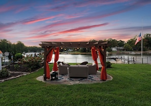 Property grounds - Dock, Hot Tub & Kayaks on Lake Norman | Lakeside Gem by AvantStay (Denver)