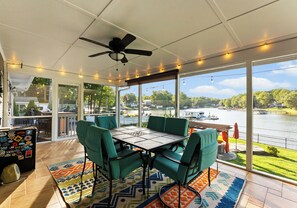 Outdoor dining - Dock, Hot Tub & Kayaks on Lake Norman | Lakeside Gem by AvantStay (Denver)