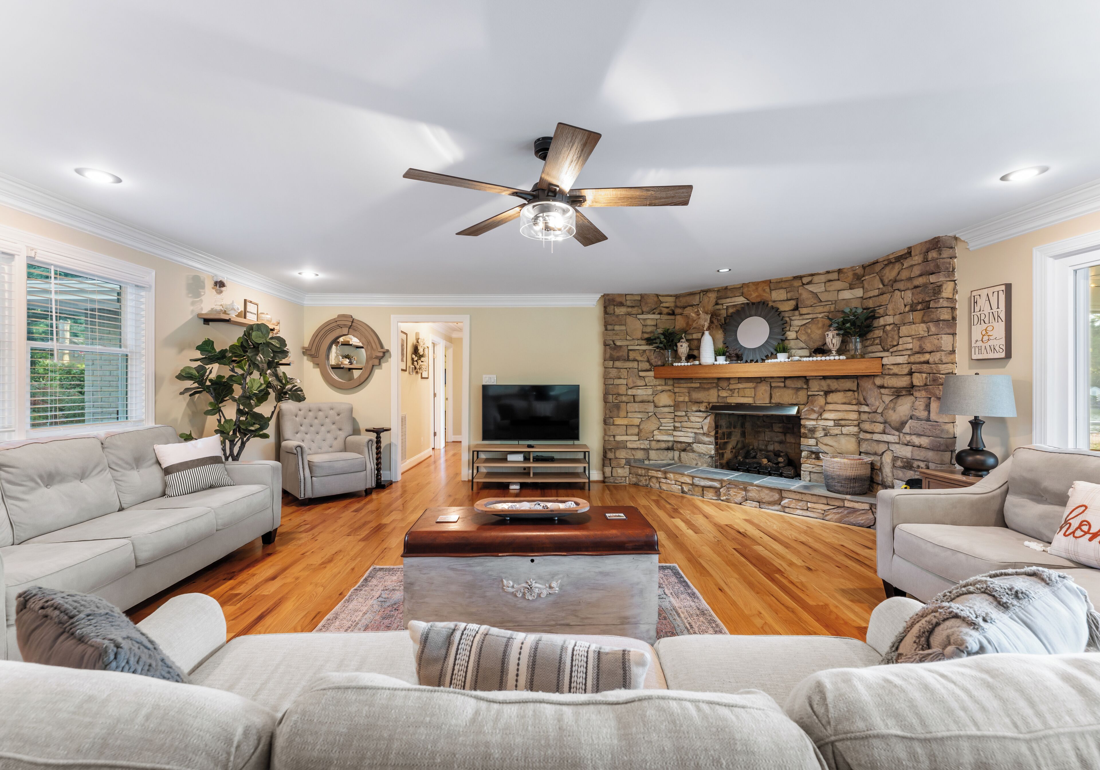 Smart-tv, bordfodbold, kontorer