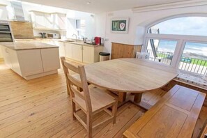 Room - Stables - BEST Sea views in Croyde! Sleeps 8 (Braunton)