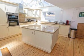 Room - Stables - BEST Sea views in Croyde! Sleeps 8 (Croyde)