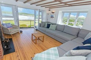 Room - Stables - BEST Sea views in Croyde! Sleeps 8 (Croyde)