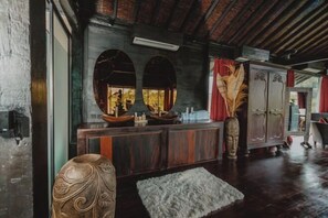 Room - Villa Cella Bella : New! Temple Villa ( Bali instaworthy villa ) (Bali)