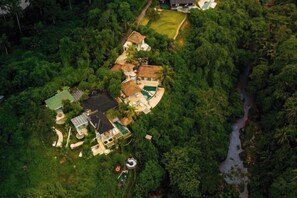 المنشأة من الخارج