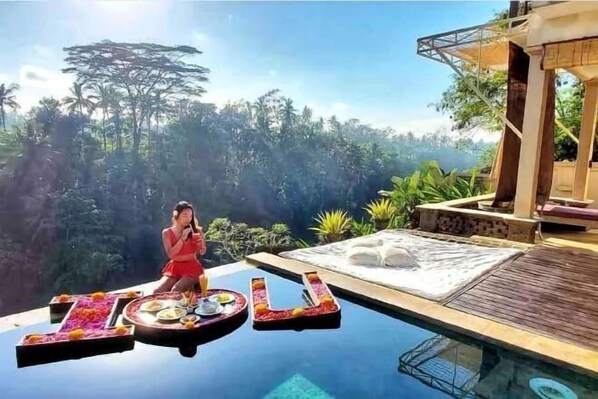 Outdoor pool - Villa Cella Bella : Luxe Suite ( Bali instaworthy villa ) (Bali)