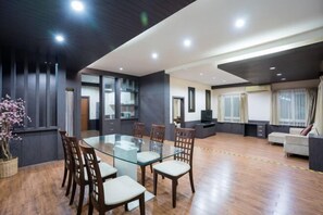 Room - Tropic Loft Private Gigantic 14BD Pool Villa - VVP31.14 (Sattahip)