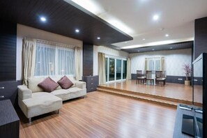 Room - Tropic Loft Private Gigantic 14BD Pool Villa - VVP31.14 (Sattahip)