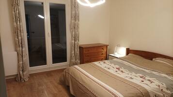 3 dormitorios, tabla de planchar con plancha, cuna de viaje y wifi