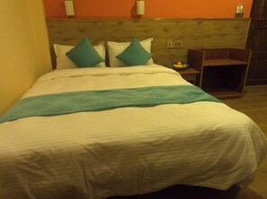 Deluxe Double Room | Desk, laptop workspace, free WiFi - Hotel Paya Nepal (Kathmandu)