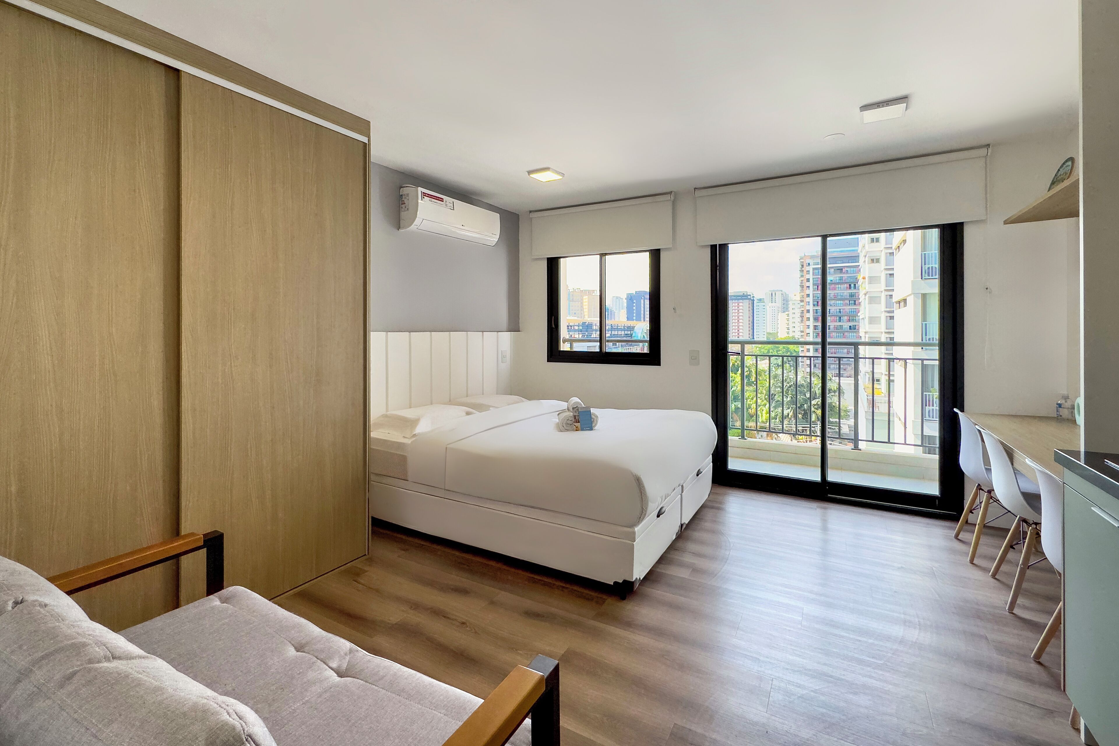 Comfort Studio Suite, 1 Queen Bed, Kitchenette, City View