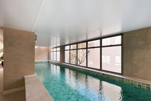 Kapalı yüzme havuzu 