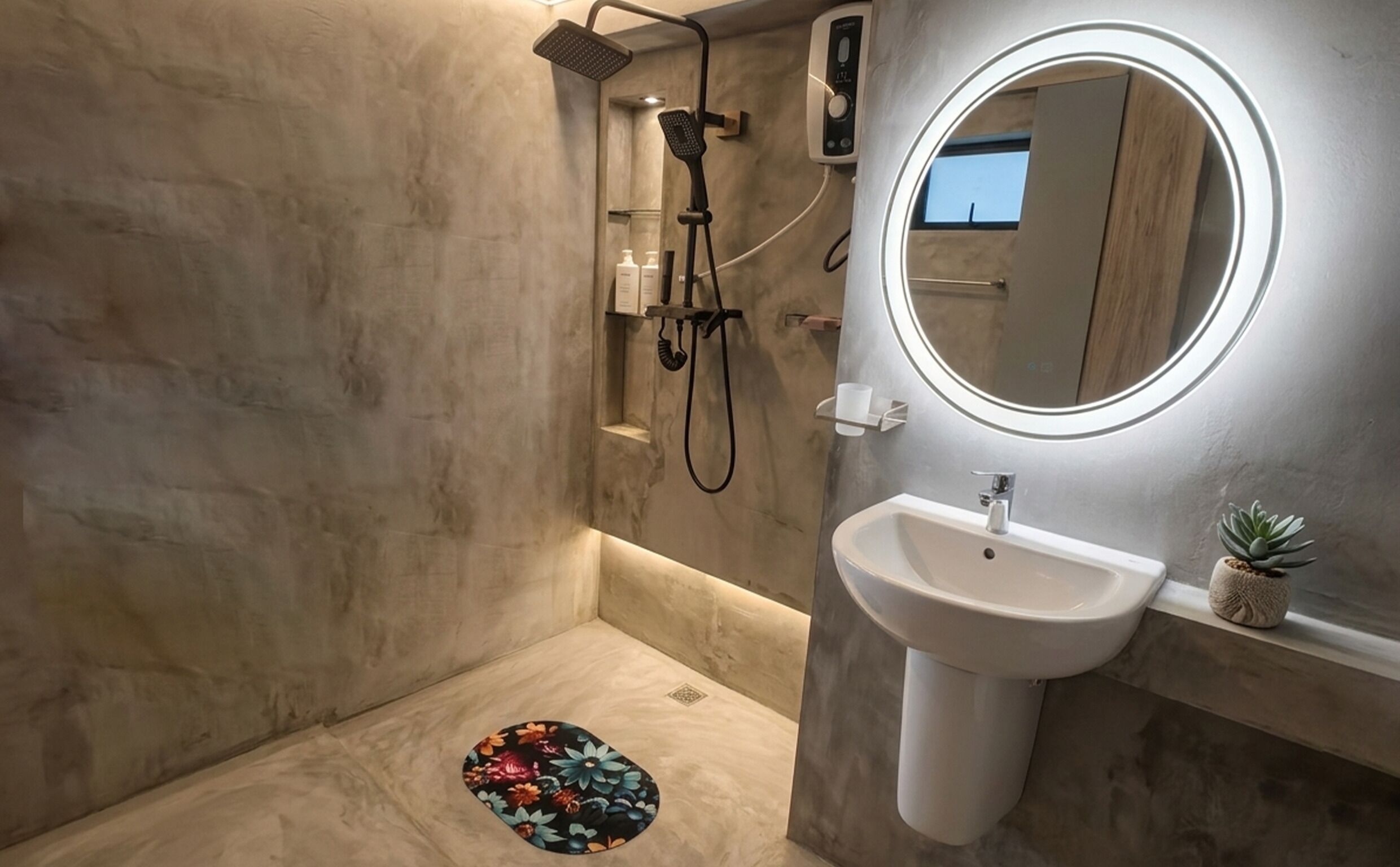 Shower, bidet, towels, soap