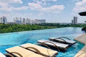 Pool - Fall-in-Love Suite - The Sun Avenue (Ho Chi Minh City)