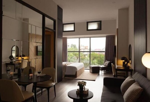 Interior - Fall-in-Love Suite - The Sun Avenue (Ho Chi Minh City)