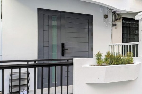 Exterior - Cloud9 Hometel BTS Krungthonburi Station (Bangkok)